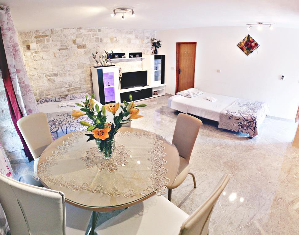 Romic Apartment *