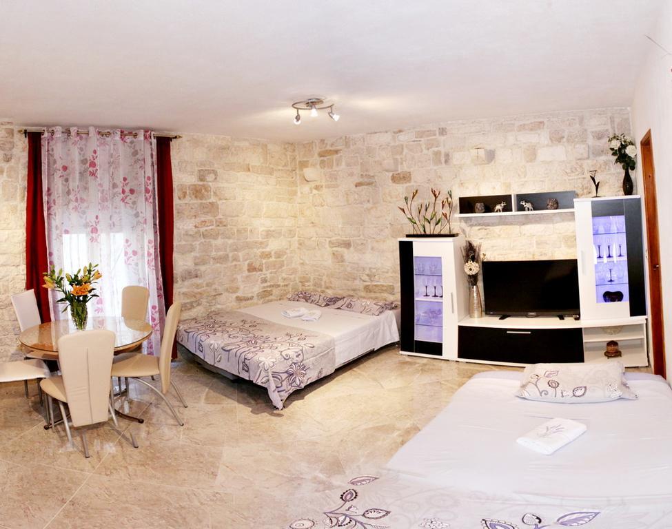 Romic Omis